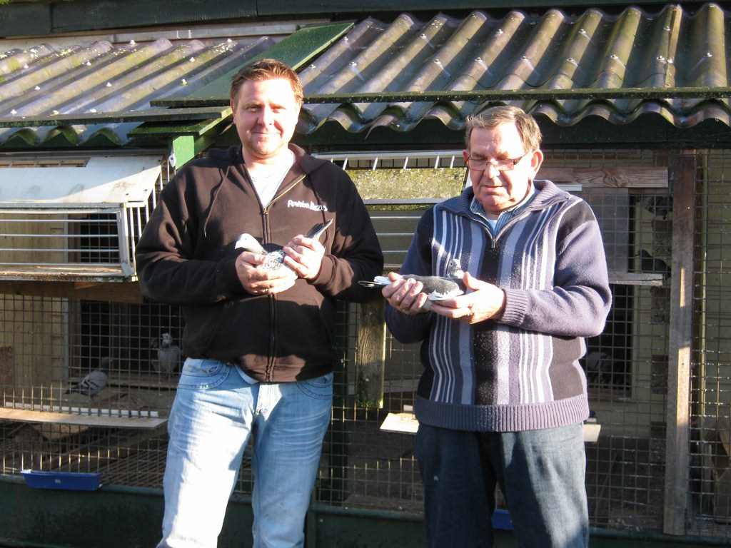 Comb.Arends Benny droite avec 09-1898066 et Albert gauche avec 08-4751215 compr Copier